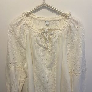 OldNavy ivory blouse w/ eyelid details woman’s L.